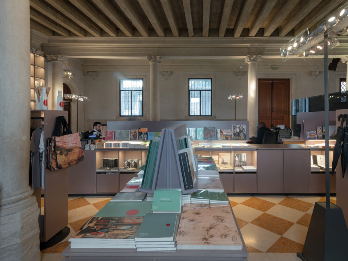 Gallerie-dellAccademia-di-VeneziaMiniguides-Merchandising-009 
