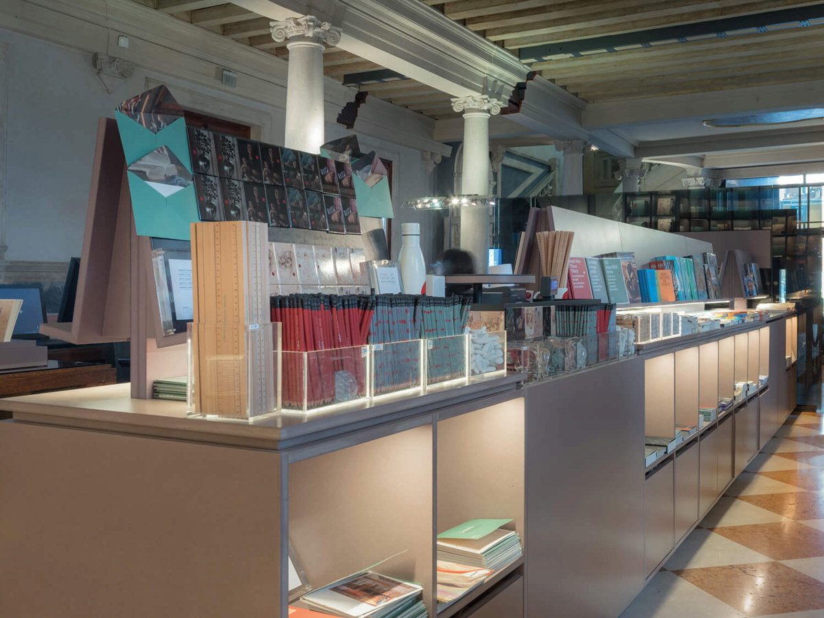 Gallerie-dellAccademia-di-VeneziaMiniguides-Merchandising-010 